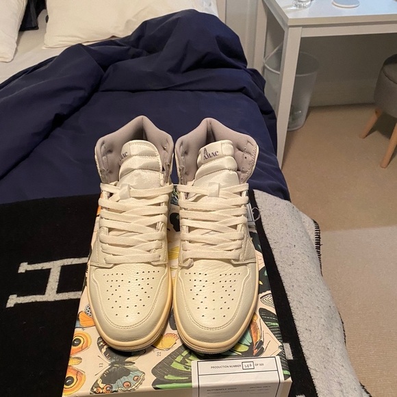 Shoes - Picture 4 of 5